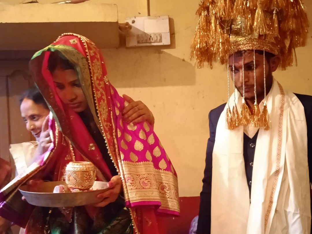 पति-पत्नी की शादी के दौरान की फाइल फोटो। - Dainik Bhaskar