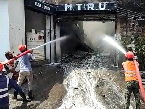 सेक्शन में करीब 100 ट्रांसफॉर्मर रखे हैं।