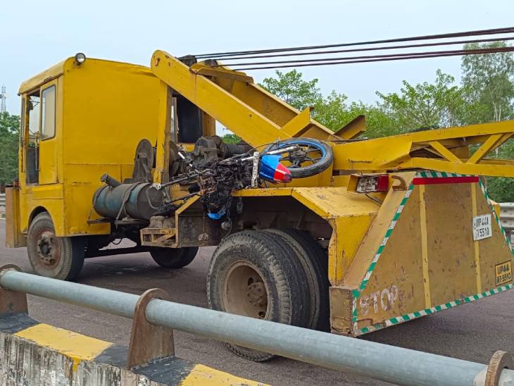 The bike caught fire after falling down the bridge due to a strong