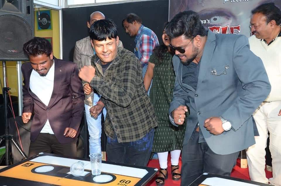 निशांत के पिता चाहते थे कि वह बैंक की नौकरी करें मगर निशांत को डांस बेहद पसंद था।