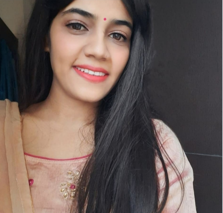 28 साल की आकांक्षा पटेल सरपंच बनीं।