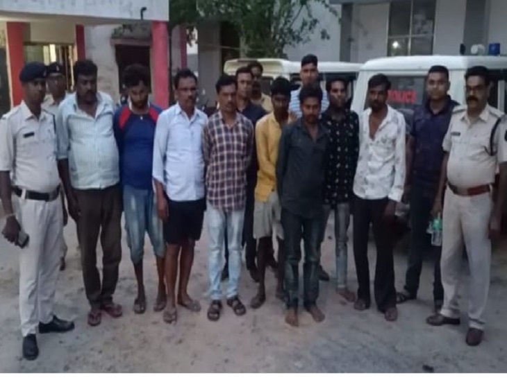 ढाबा व आसपास खड़े ट्रक व ट्रेलर से चोरी करते थे डीजल।