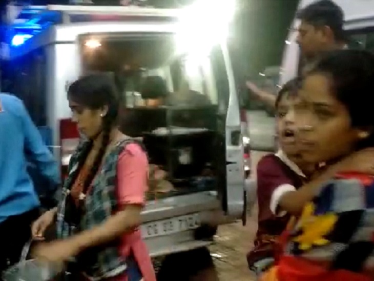 पुलिस सभी को लेकर जिला अस्पताल पहुंची।