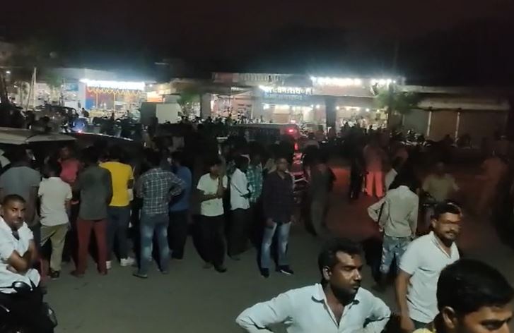 Hundreds of people gathered outside Bhim police station in Rajsamand late on Tuesday night.