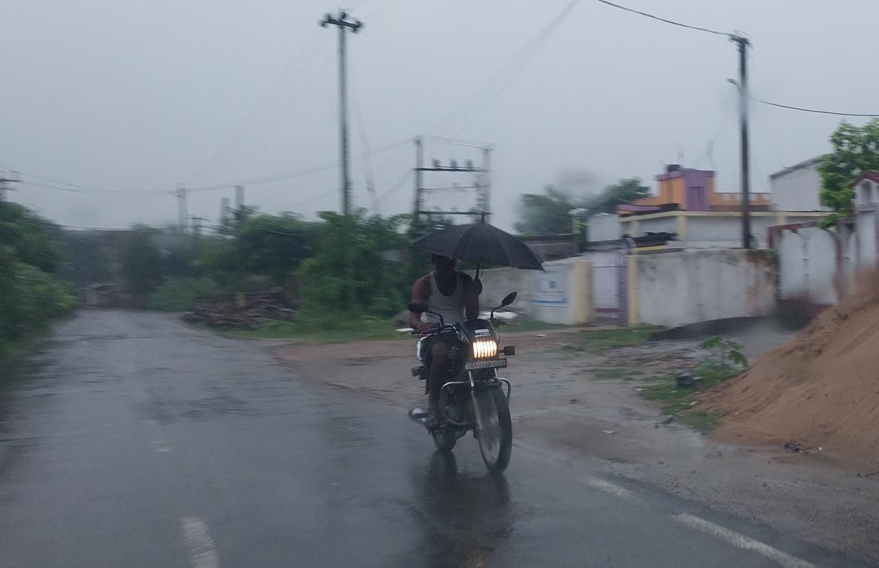 सीतामढ़ी में बारिश ने गर्मी से लोगों को राहत दिलाई है।