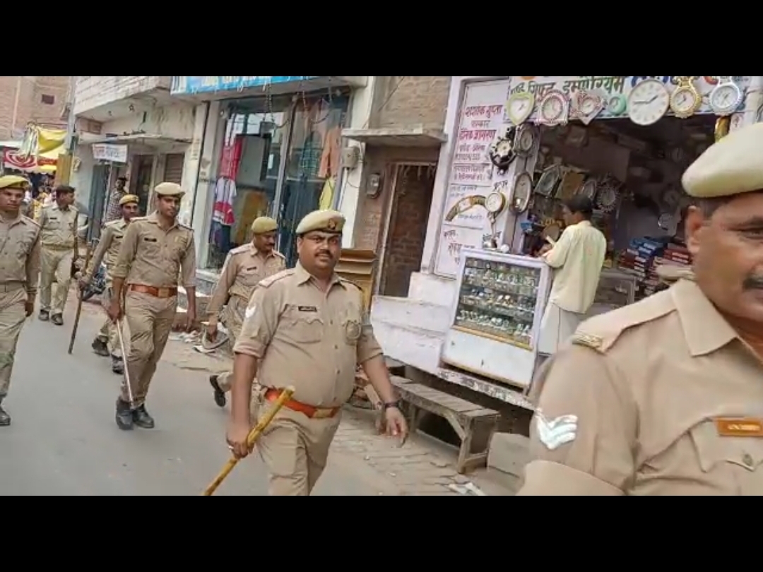 पुलिस फोर्स के साथ नगर में किया गया पैदल मार्च