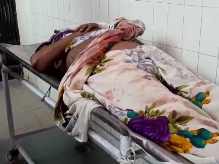 हादसे में घायल श्रद्धालु - Dainik Bhaskar