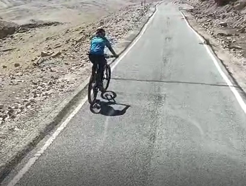 पर्वतारोहण और साइक्लिंग साबित का मुख्य शौक है।