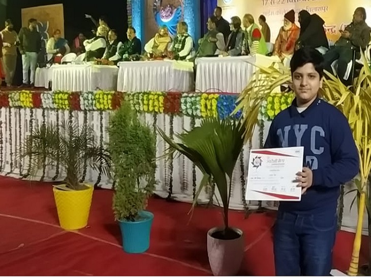 शाश्वत बचपन से ही गाने का शौकीन रहा है।