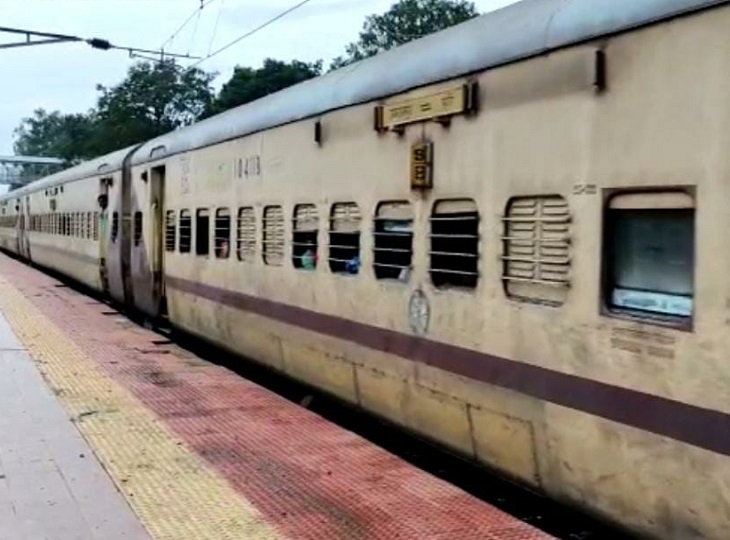 ट्रेन में कुल 14 कोच हैं।