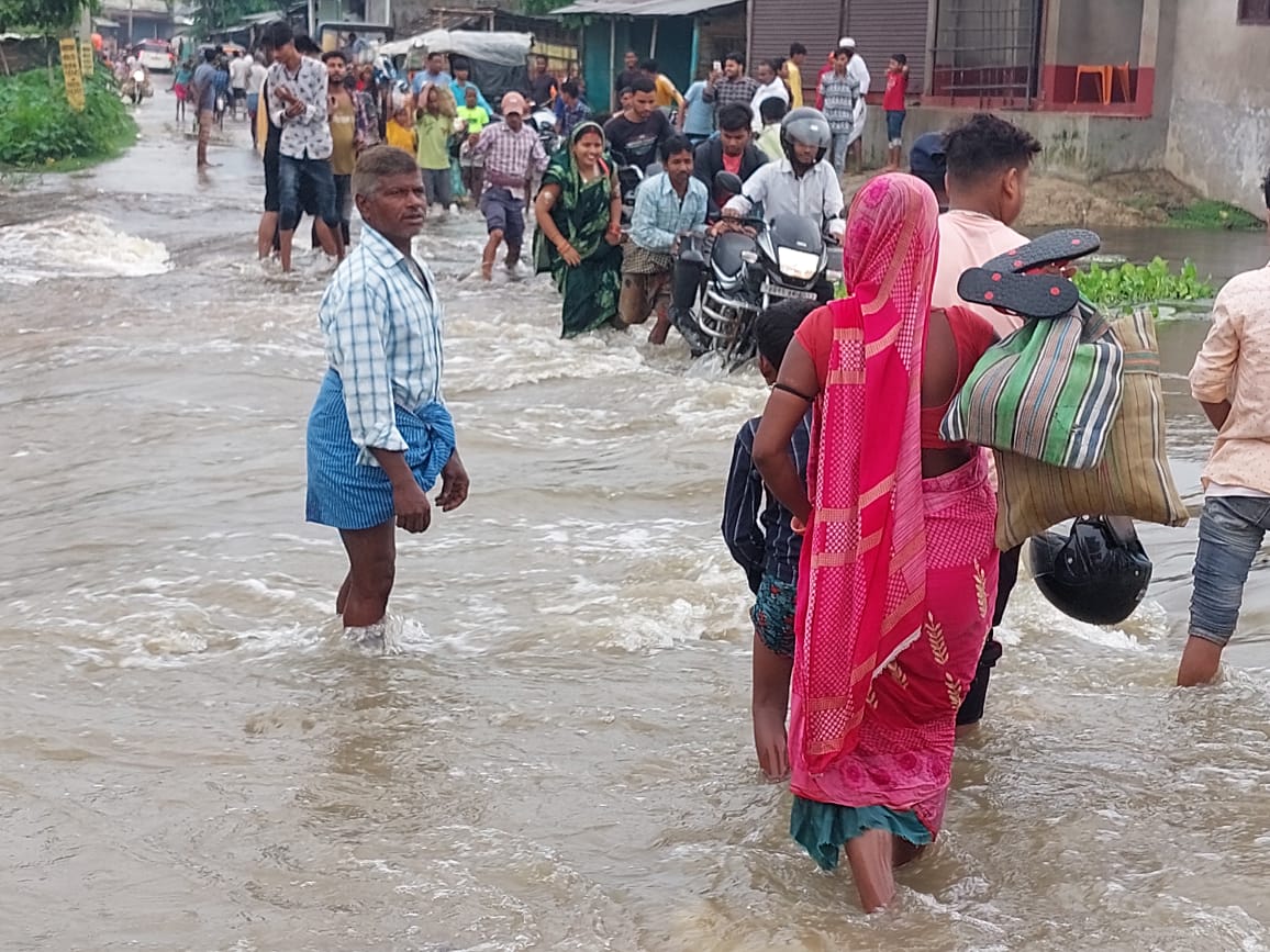 अररिया में बंद हुई बारिश, लेकिन अभी भी नदी उफान पर।