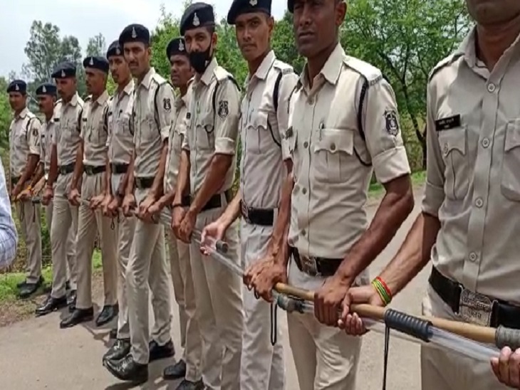 पुलिस ने चक्काजाम करने से पहले ही लोगों को रोक लिया।
