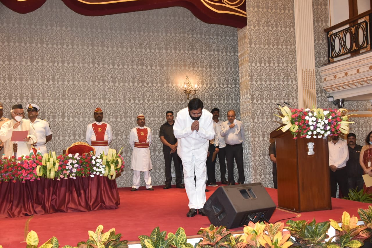 10 दिनों के सियासी ड्रामे के बाद एकनाथ शिंदे ने गुरुवार को महाराष्ट्र के मुख्यमंत्री के तौर पर शपथ ली थी।
