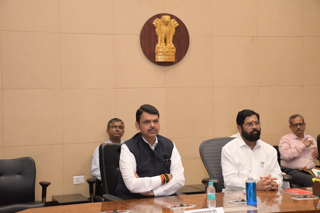 ऐन वक्त पर भाजपा की ओर से घोषणा की गई कि महाराष्ट्र में एकनाथ शिंदे मुख्यमंत्री बनेंगे। भाजपा उन्हें समर्थन देगी।