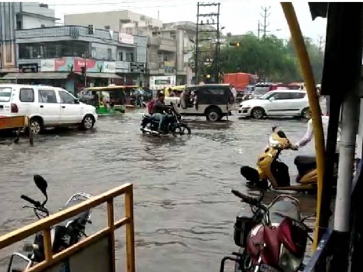 भोपाल में सुबह तक गिरता रहा पानी; आज आधे से ज्यादा प्रदेश में अलर्ट | Madhya Pradesh Rains Video Updates; Lightning Strike, Flood, IMD Predicts Heavy Rainfall In Bhopal Ujjain Dewas Indore -