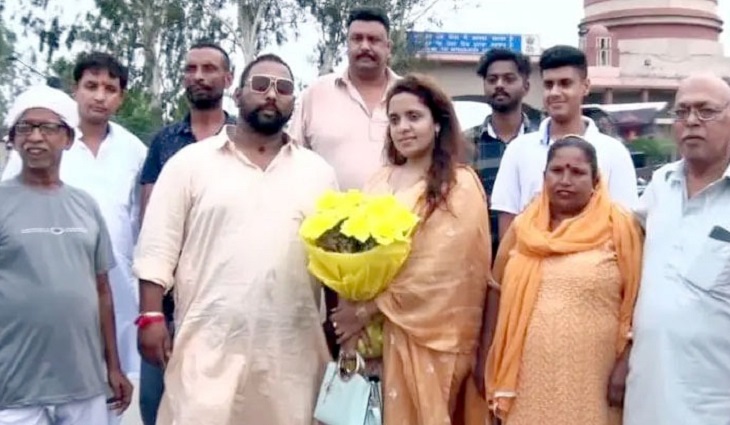 परिवार के साथ जालंधर पहुंची पाक की शमियाला।