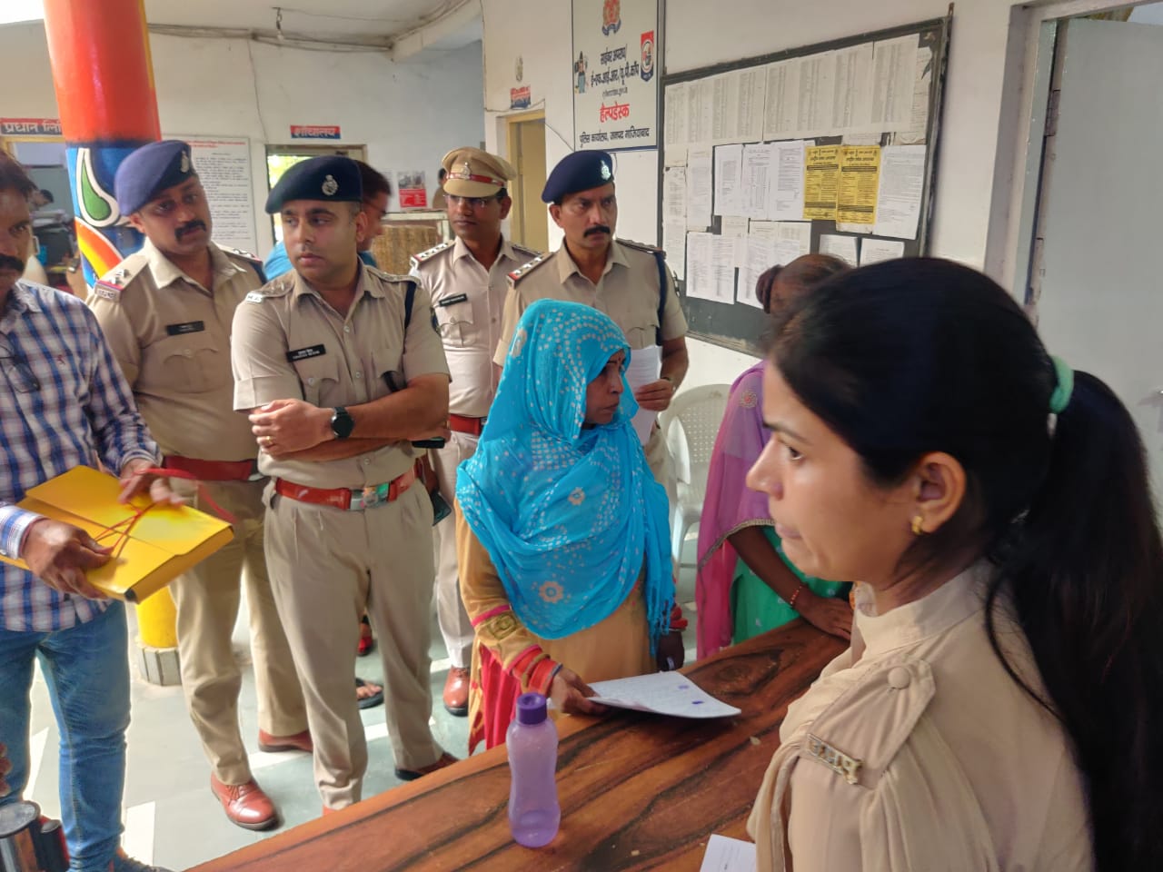 रायपुर पुलिस फिलहाल रोहित रंजन को गाजियाबाद-नोएडा में खोज रही है।