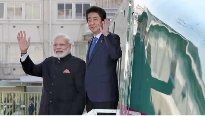 शिंजो आबे का भारत के साथ मजबूत रिश्ता है। उनकी दोस्ती मोदी के साथ प्रधानमंत्रियों के तौर पर नहीं, बल्कि निजी तौर पर भी थी। जापान में इलेक्शन कैंपेन के दौरान मोदी के साथ उनके कटआउट लगवाए गए थे।