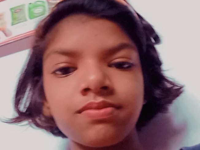 7वीं की छात्रा। इसकी दुर्घटना में मौत हो गई।