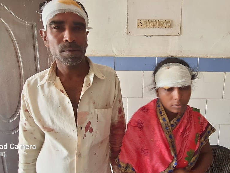 घायल चाचा-चाची।