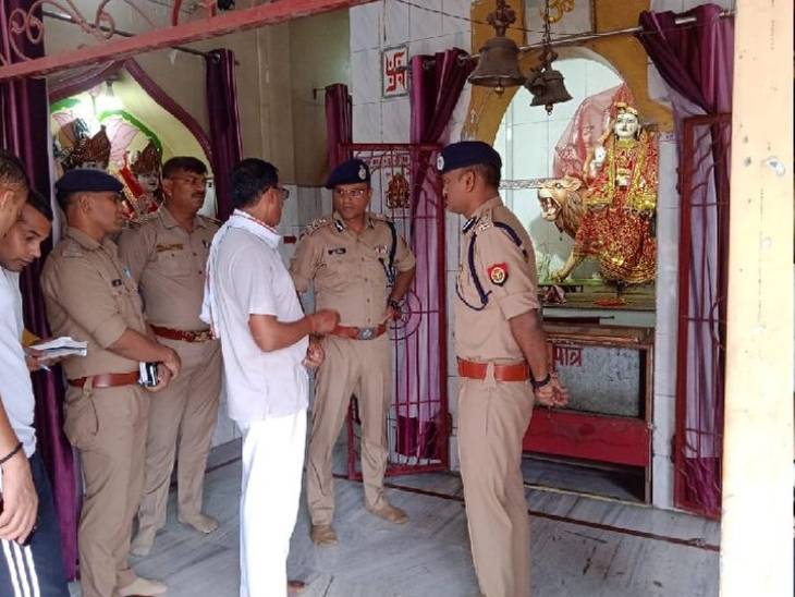 A woman was killed and looted in Gorakhpur. The woman's body was found in bed Saturday morning.
