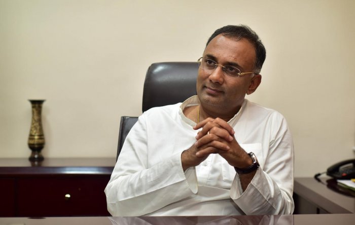 कांग्रेस नेता दिनेश गुंडू राव ने विधायकों के नाराज होने की बात का खंडन किया है।