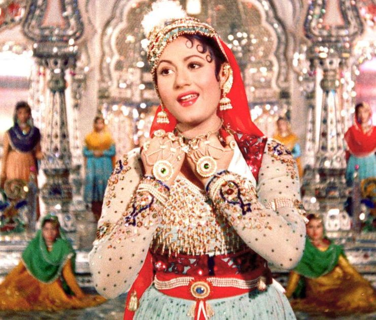 इस गीत के लिए सचमुच बनाया गया था शीशमहल।