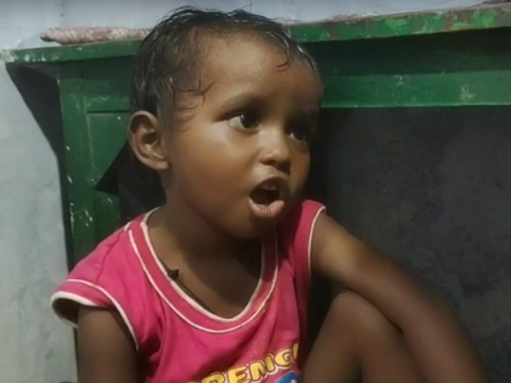 आपबीती सुनाती बच्ची।