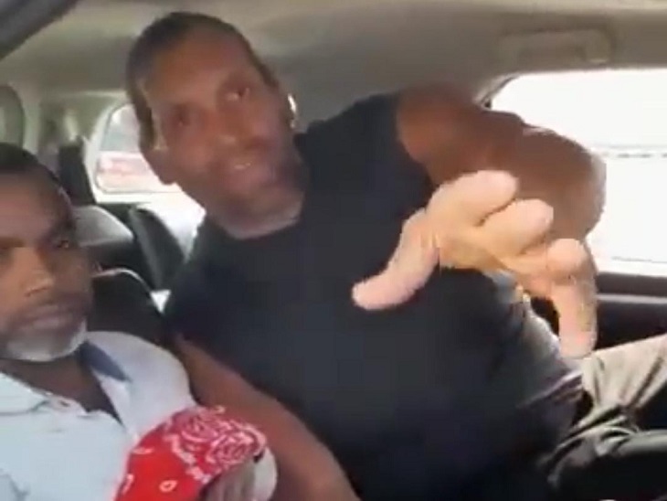 टोल कर्मियों से बहस करते द ग्रेट खली का वीडियो वायरल हुआ है।