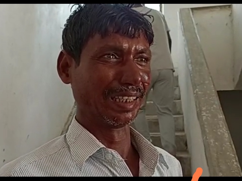 घटना के बाद रोते-बिलखते परिजन।