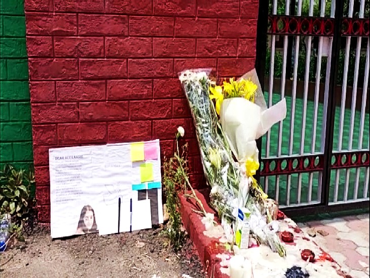 After Hirakshi's death, he was honored outside of school.