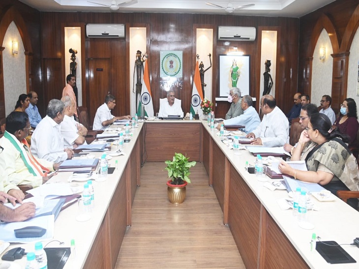 मुख्यमंत्री भूपेश बघेल की अध्यक्षता में गुरुवार को कैबिनेट की बैठक हुई है। - Dainik Bhaskar