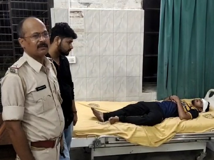 रात में बेटे के लौटने का इंतजार करती रही मां, सुबह मौत की मिली खबर | Mother  waited for the son to return at night, got the news of death in the