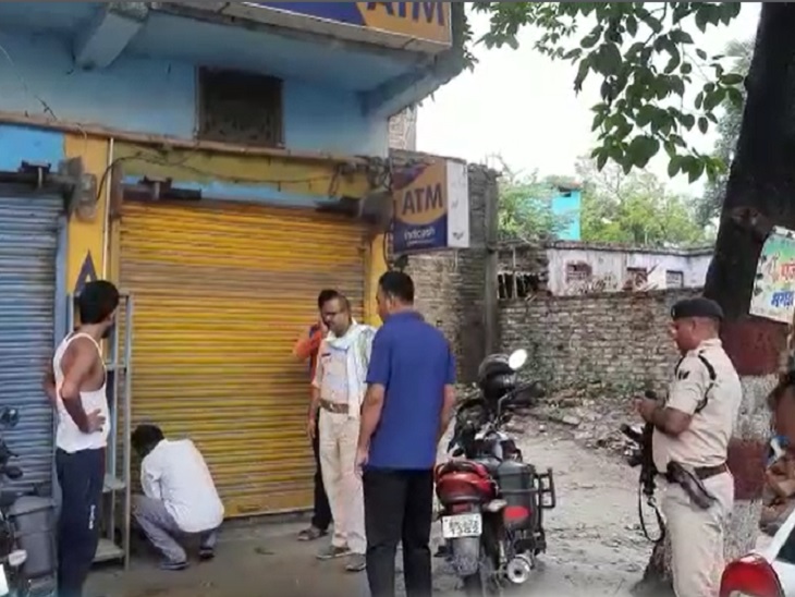 ग्रामीण क्षेत्रों में ATM को बंद कर दिया गया है।