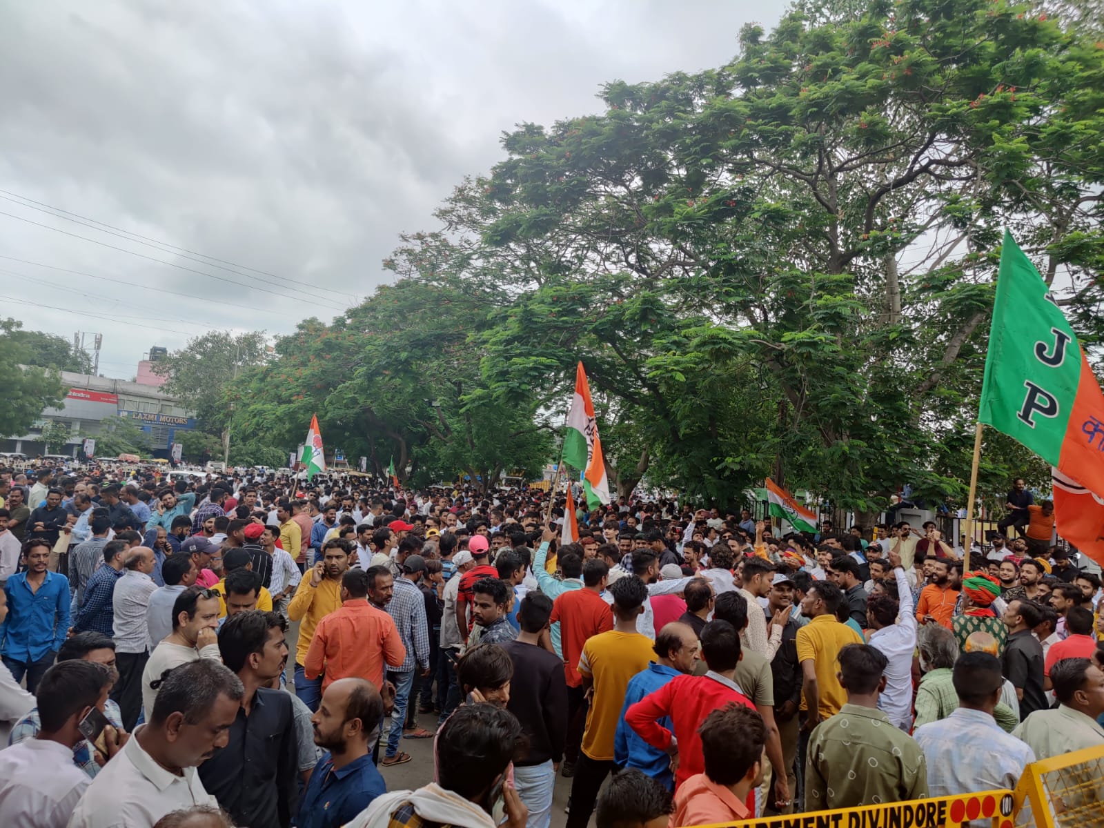 Live Civic Elections Indore Counting: Bjp'S Bhargava Leading By More Than 45 Thousand Votes, Bjp'S Chandu Shinde, Who Was A Four-Time Councilor, Is Behind By 1700 Votes There Was Also A Minor Dispute Between The Supporters Of Congress-Bjp.