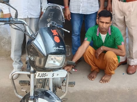 Bike seized, panicked after seeing police on blockade, arrested | बाइक ...