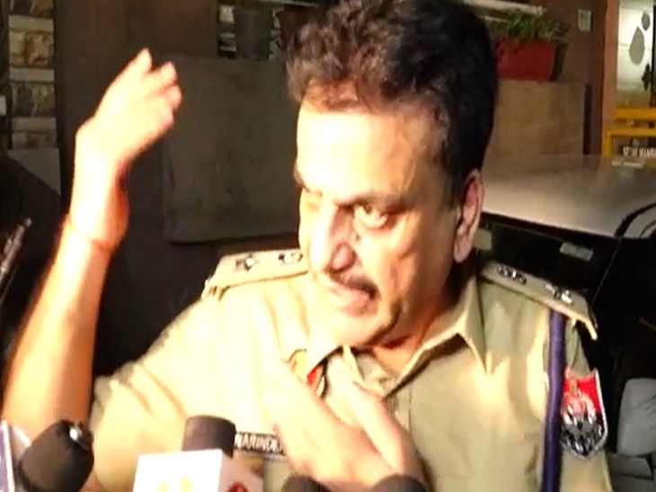 ACP Narinder Bhargava was angry with the issue of throwing stones at the scene of the incident.