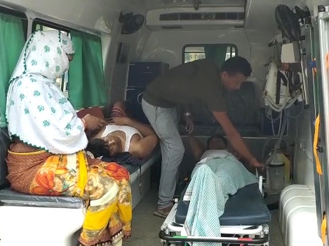 पुलिस ने किया मामले का उद्भेदन, लूटी गई बाइक और मोबाइल के साथ चार गिरफ्तार | Police cracked the case, four arrested with robbed bike and mobile - Dainik Bhaskar