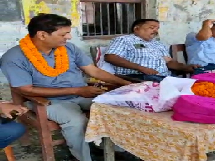 यह वायरल वीडियो सिमरी बख्तियारपुर प्रखंड के सोनपुर गांव के मध्यविद्यालय का है।