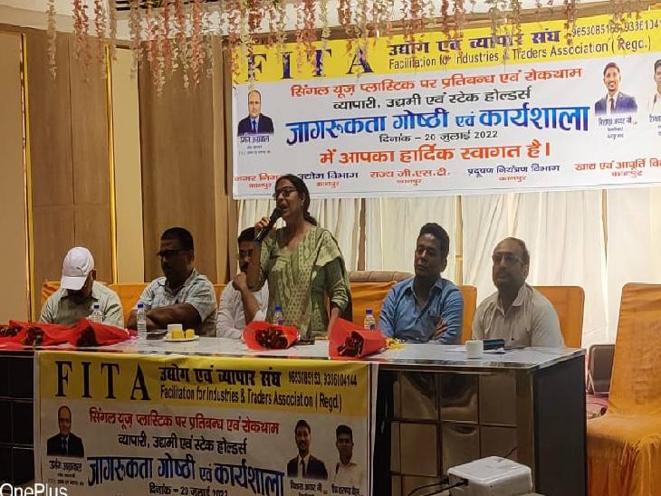 अधिकारियों ने कहा पॉलिथीन हटाएं, उद्यमियों ने कहा छूट दी जाए