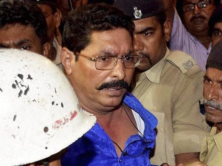 पुलिस की हिरासत में बाहुबली अनंत सिंह।