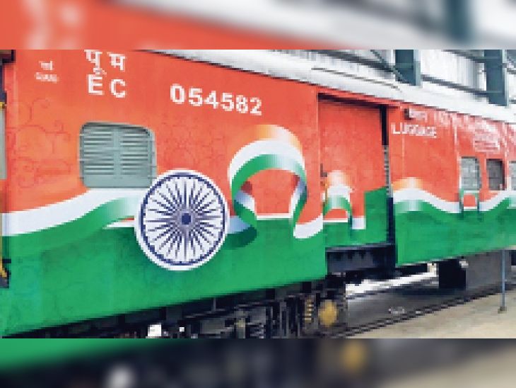 मुजफ्फरपुर से बेतिया जाने वाली हेरिटेज ट्रेन सजी-धजी। - Dainik Bhaskar