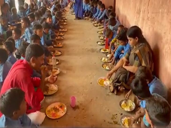 विद्यालय में औचक निरीक्षण करने के बाद विधायक ने एमडीएम भोजन का स्वाद भी चखा।