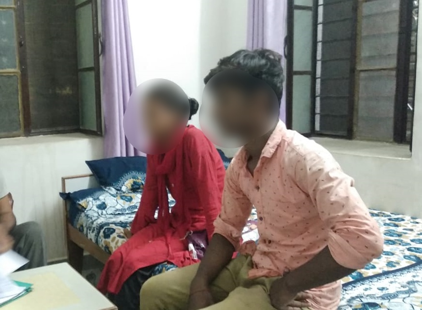 लड़के ने बताया कि दोनों के पास महज 300 रुपए थे। उन्होंने ट्रेन का सफर जनरल कोच के टॉयलेट में बैठकर किया। तीन-चार जगहों पर ट्रेनें भी बदलीं। उन्हें स्टेशनों के नाम याद नहीं हैं। रास्ते में 170 रुपए खर्च किए।