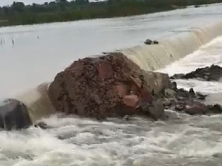 Isarda Copper Dam construction is closed from tomorrow due to overflow