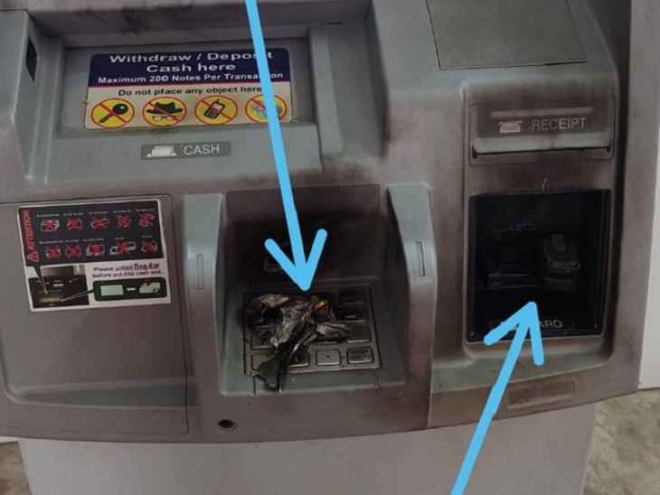 ATM के बटन और कैश विड्रॉल सिस्टम जल गया है।
