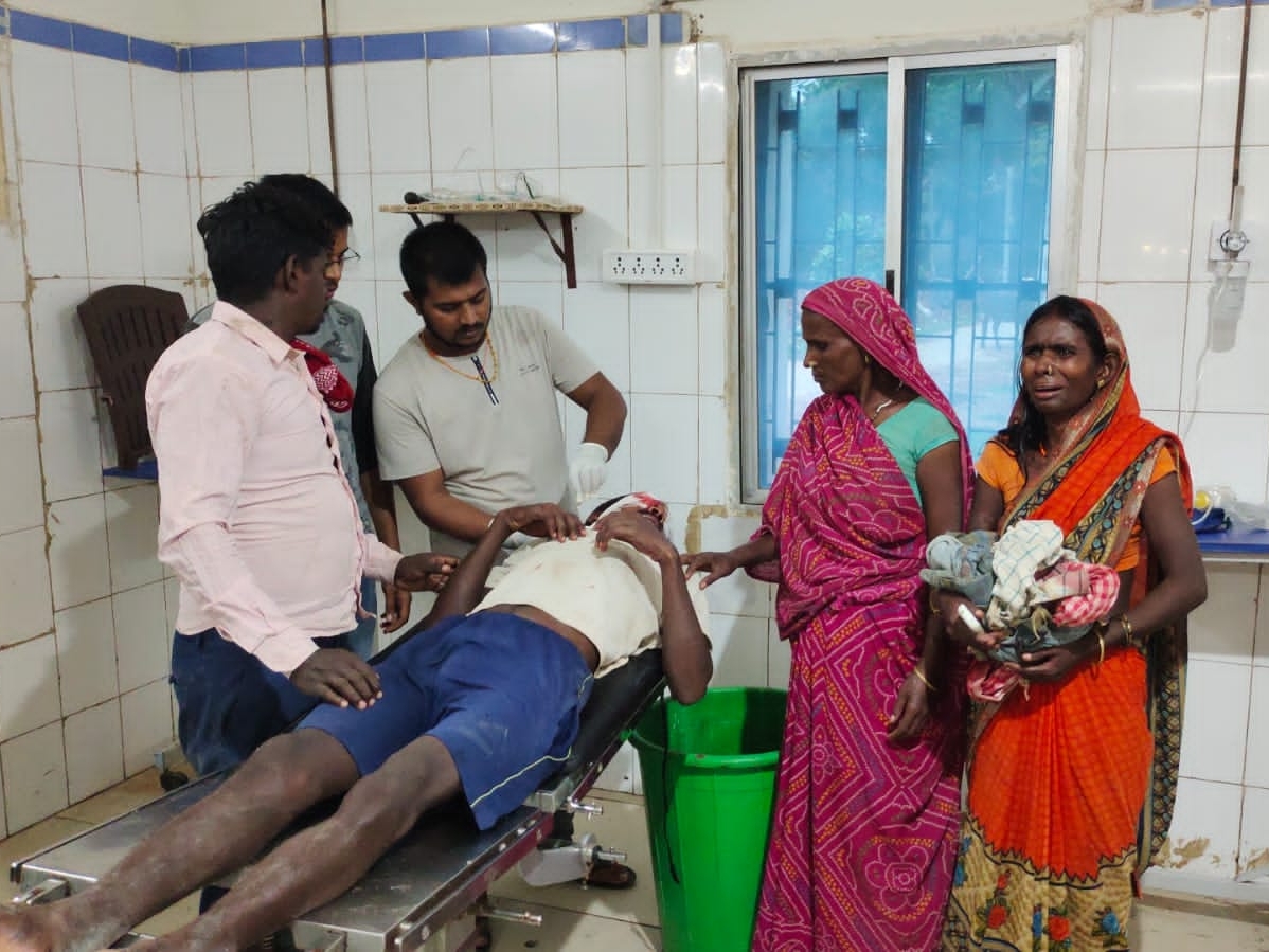 जख्मी युवक का इलाज अस्पताल में चल रहा है।