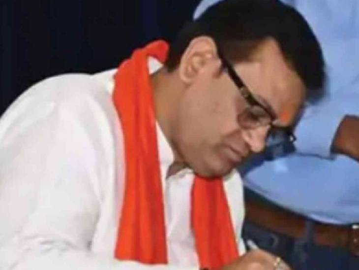 19 जुलाई को जल शक्ति राज्यमंत्री दिनेश खटीक ने अपने पद से इस्तीफा दे दिया था। जिसमें उन्होंने भ्रष्टाचार के आरोप लगाए।