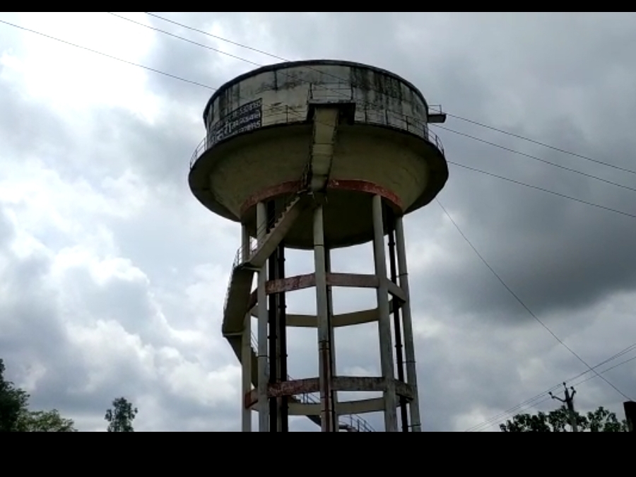जिले में हुआ है 165 ओवर हेड पानी टंकी का निर्माण, नहीं आता है किसी में पानी 165 overhead water