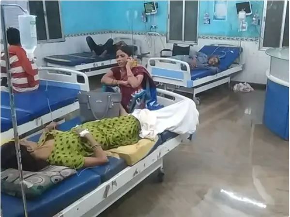अस्पताल में भरा नाले का पानी।